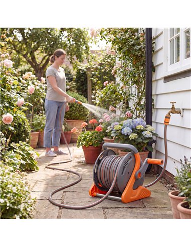 Outsunny Portable Garden Hose Reel, 20+2 m Wall Mounted Hose Reel with 2 Patterns Spray Nozzle and Crank Handle, Orange