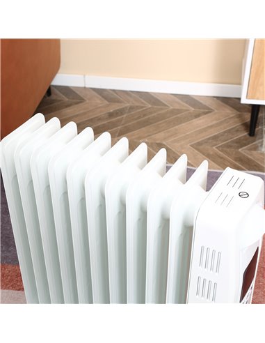 HOMCOM 2720W 11 Fin Digital Oil Filled Radiator with LED Display, 3 Heat Settings, Safety Cut-Off, Remote, White