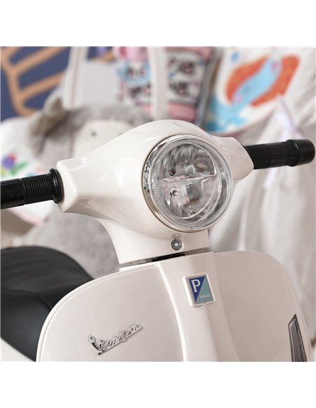 HOMCOM Vespa Licensed Kids Ride On Motorcycle 6V Battery Powered Electric Trike Toys for 18-36 Months with Horn Headlight White - pic 5001 | FastDaddyshop